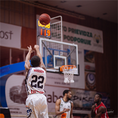 3. zápas play off Eurovia SBL: BC Prievidza - MBK Rieker Com-Therm Komárno 74:80 (foto: Vladimír Králik)