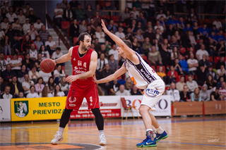3. zápas play off Eurovia SBL: BC Prievidza - MBK Rieker Com-Therm Komárno 74:80 (foto: Vladimír Králik)