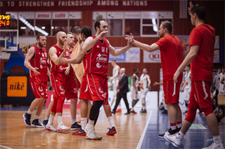 3. zápas play off Eurovia SBL: BC Prievidza - MBK Rieker Com-Therm Komárno 74:80 (foto: Vladimír Králik)