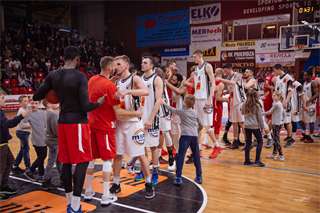 3. zápas play off Eurovia SBL: BC Prievidza - MBK Rieker Com-Therm Komárno 74:80 (foto: Vladimír Králik)