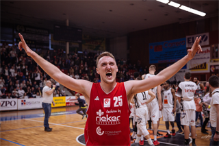 3. zápas play off Eurovia SBL: BC Prievidza - MBK Rieker Com-Therm Komárno 74:80 (foto: Vladimír Králik)