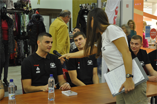 Autogramiáda OC Korzo  (foto: Barbora Bařinová)
