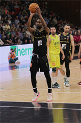 31. Kolo Niké SBL - BC Prievidza : Patrioti Levice 80:71 (foto: Ladislav Szibilla)	