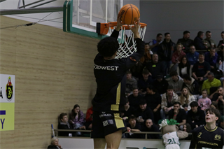 32. Kolo Niké SBL: MBK Handlová - BC Prievidza 81:88 (foto: Ladislav Szibilla)	