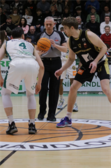 32. Kolo Niké SBL: MBK Handlová - BC Prievidza 81:88 (foto: Ladislav Szibilla)	