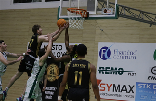 32. Kolo Niké SBL: MBK Handlová - BC Prievidza 81:88 (foto: Ladislav Szibilla)	