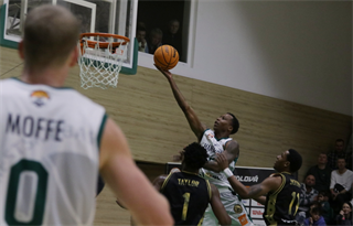 32. Kolo Niké SBL: MBK Handlová - BC Prievidza 81:88 (foto: Ladislav Szibilla)	