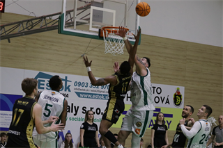 32. Kolo Niké SBL: MBK Handlová - BC Prievidza 81:88 (foto: Ladislav Szibilla)	
