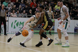 32. Kolo Niké SBL: MBK Handlová - BC Prievidza 81:88 (foto: Ladislav Szibilla)	