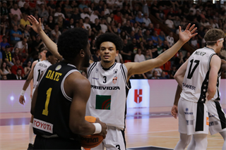 1. zápas štvrťfinále Niké SBL: BC Prievidza - Inter Bratislava 88:84 (foto: Ladislav Szibilla)	