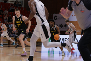 1. zápas štvrťfinále Niké SBL: BC Prievidza - Inter Bratislava 88:84 (foto: Ladislav Szibilla)	