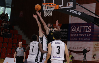 1. zápas štvrťfinále Niké SBL: BC Prievidza - Inter Bratislava 88:84 (foto: Ladislav Szibilla)	