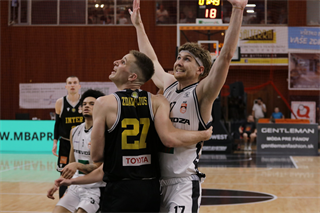 1. zápas štvrťfinále Niké SBL: BC Prievidza - Inter Bratislava 88:84 (foto: Ladislav Szibilla)	
