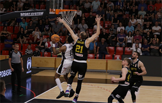 1. zápas štvrťfinále Niké SBL: BC Prievidza - Inter Bratislava 88:84 (foto: Ladislav Szibilla)	