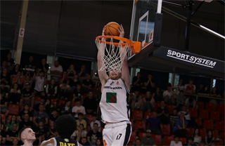 1. zápas štvrťfinále Niké SBL: BC Prievidza - Inter Bratislava 88:84 (foto: Ladislav Szibilla)	