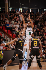 1. štvrťfinále Niké SBL: BC Prievidza - Inter Bratislava 88:84 (foto: Vladimír Králik)	