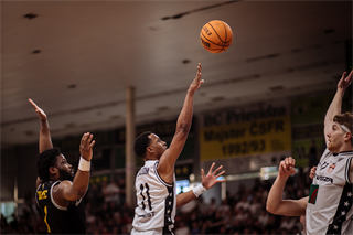 1. štvrťfinále Niké SBL: BC Prievidza - Inter Bratislava 88:84 (foto: Vladimír Králik)	