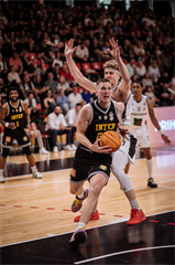 1. štvrťfinále Niké SBL: BC Prievidza - Inter Bratislava 88:84 (foto: Vladimír Králik)	
