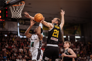 1. štvrťfinále Niké SBL: BC Prievidza - Inter Bratislava 88:84 (foto: Vladimír Králik)	