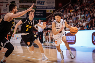 1. štvrťfinále Niké SBL: BC Prievidza - Inter Bratislava 88:84 (foto: Vladimír Králik)	