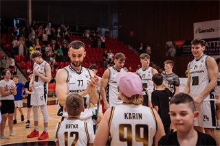 1. štvrťfinále Niké SBL: BC Prievidza - Inter Bratislava 88:84 (foto: Vladimír Králik)	