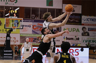 3. zápas štvrťfinále Niké SBL: BC Prievidza - Inter Bratislava 79:69 (foto: Ladislav Szibilla)	