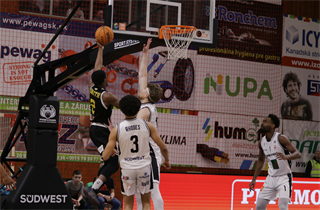 3. zápas štvrťfinále Niké SBL: BC Prievidza - Inter Bratislava 79:69 (foto: Ladislav Szibilla)	