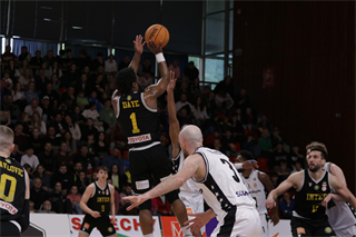3. zápas štvrťfinále Niké SBL: BC Prievidza - Inter Bratislava 79:69 (foto: Ladislav Szibilla)	