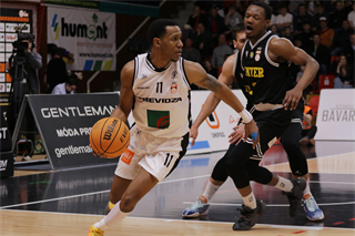 3. zápas štvrťfinále Niké SBL: BC Prievidza - Inter Bratislava 79:69 (foto: Ladislav Szibilla)	
