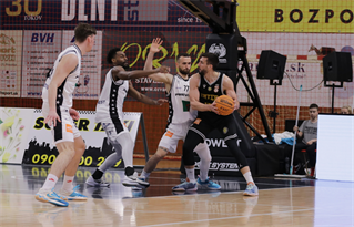 3. zápas štvrťfinále Niké SBL: BC Prievidza - Inter Bratislava 79:69 (foto: Ladislav Szibilla)	