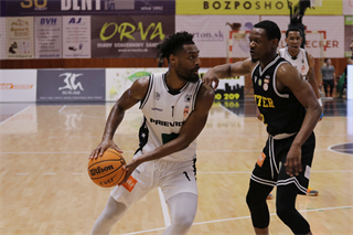 3. zápas štvrťfinále Niké SBL: BC Prievidza - Inter Bratislava 79:69 (foto: Ladislav Szibilla)	