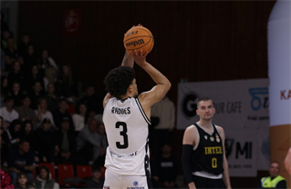 3. zápas štvrťfinále Niké SBL: BC Prievidza - Inter Bratislava 79:69 (foto: Ladislav Szibilla)	
