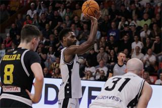 3. zápas štvrťfinále Niké SBL: BC Prievidza - Inter Bratislava 79:69 (foto: Ladislav Szibilla)	