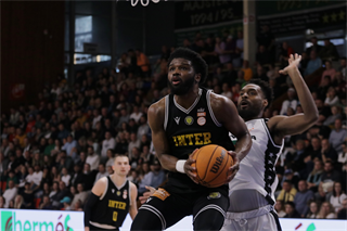 3. zápas štvrťfinále Niké SBL: BC Prievidza - Inter Bratislava 79:69 (foto: Ladislav Szibilla)	