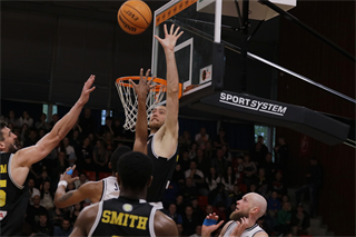 3. zápas štvrťfinále Niké SBL: BC Prievidza - Inter Bratislava 79:69 (foto: Ladislav Szibilla)	