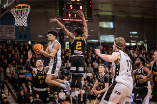 3. štvrťfinále Niké SBL: BC Prievidza - Inter Bratislava 79:69 (foto: Vladimír Králik)	