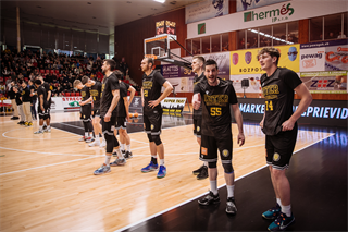 3. štvrťfinále Niké SBL: BC Prievidza - Inter Bratislava 79:69 (foto: Vladimír Králik)	