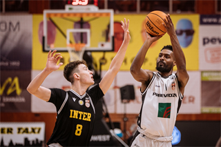 3. štvrťfinále Niké SBL: BC Prievidza - Inter Bratislava 79:69 (foto: Vladimír Králik)	