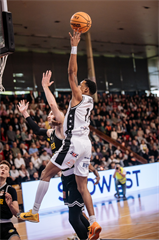 3. štvrťfinále Niké SBL: BC Prievidza - Inter Bratislava 79:69 (foto: Vladimír Králik)	
