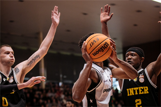 3. štvrťfinále Niké SBL: BC Prievidza - Inter Bratislava 79:69 (foto: Vladimír Králik)	