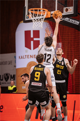 3. štvrťfinále Niké SBL: BC Prievidza - Inter Bratislava 79:69 (foto: Vladimír Králik)	