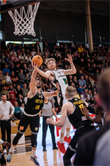 3. štvrťfinále Niké SBL: BC Prievidza - Inter Bratislava 79:69 (foto: Vladimír Králik)	