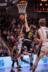 3. štvrťfinále Niké SBL: BC Prievidza - Inter Bratislava 79:69 (foto: Vladimír Králik)	