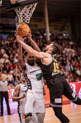 3. štvrťfinále Niké SBL: BC Prievidza - Inter Bratislava 79:69 (foto: Vladimír Králik)	