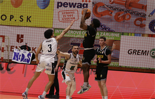 5. zápas štvrťfinále Niké SBL: BC Prievidza - Inter Bratislava 79:78 (foto: Ladislav Szibilla)	