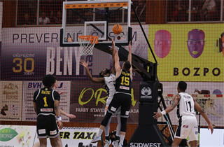5. zápas štvrťfinále Niké SBL: BC Prievidza - Inter Bratislava 79:78 (foto: Ladislav Szibilla)	