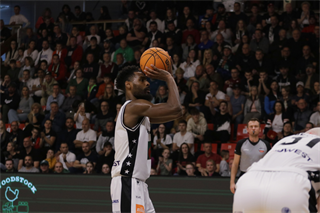 5. zápas štvrťfinále Niké SBL: BC Prievidza - Inter Bratislava 79:78 (foto: Ladislav Szibilla)	