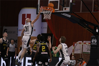 5. zápas štvrťfinále Niké SBL: BC Prievidza - Inter Bratislava 79:78 (foto: Ladislav Szibilla)	