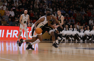 5. zápas štvrťfinále Niké SBL: BC Prievidza - Inter Bratislava 79:78 (foto: Ladislav Szibilla)	