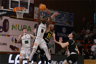 5. zápas štvrťfinále Niké SBL: BC Prievidza - Inter Bratislava 79:78 (foto: Ladislav Szibilla)	